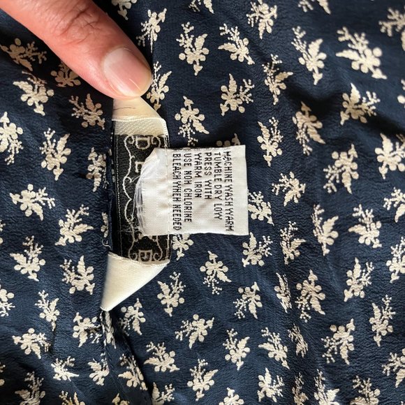Navy blue vintage floral silk top - Picture 6 of 8